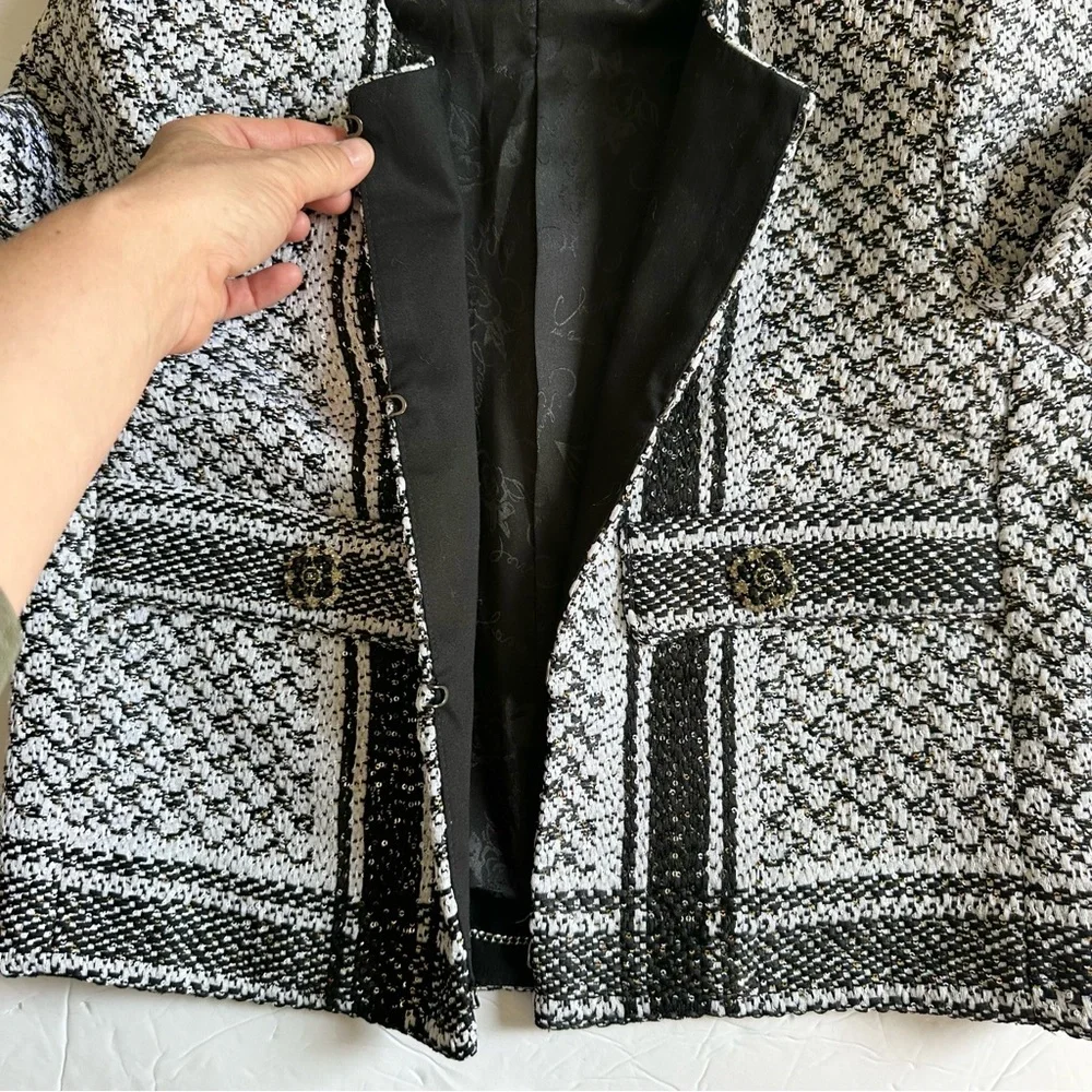 CHANEL Women’s White & Black Tweed 2015 Paris-Dubai Evening Sequin Jacket- EU 38 - Picture 6 of 17